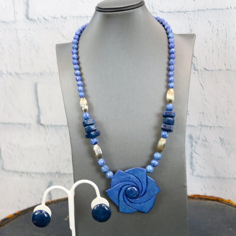 Vtg 80s Karla Jordan Blue Lapis Flower Necklace